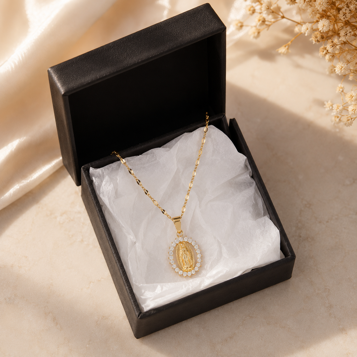 Collar Virgen de Guadalupe  Acabado Dorado Premium